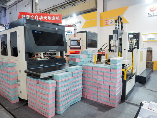 Automatische Maschine zur Herstellung von Steifboxen für Uhrenhersteller