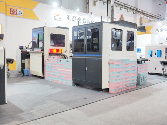 Automatische Maschine zur Herstellung von Steifboxen für Uhrenhersteller