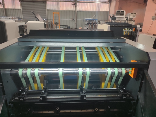 Automatische V-Grooving-Maschine - die ultimative Lösung für effizientes Karton-Grooving bei der Herstellung von starren Kisten.