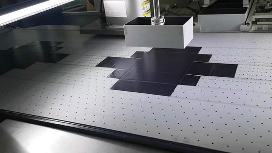 Bucheinband, der Maschine für den machenden und steifes Kasten-Papier-klebenden Bucheinband-Fall in Position bringt