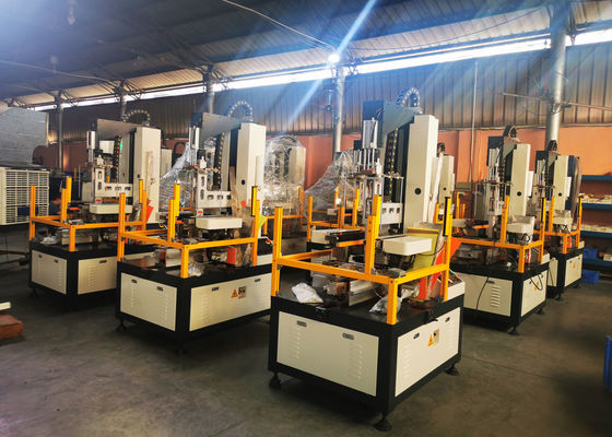 Halb automatischer steifer Kasten 950kg, der Maschine 30pcs/min für Geschenk-Schmuck-Kasten bildet