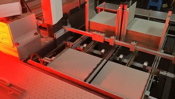 Kasten-fester Einband, der Geschenkbox der Maschine 1500pcs/h kurze Zeit-Anpassung in Position bringt
