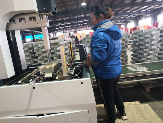 Einrichtungs-Kasten-Verpackungs-Maschine und Schmuckkasten, der mahchine mit automatischer Einstellung 22pcs/Min macht