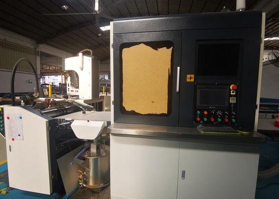 Automatischer Fall W3182XH2117mm, der die Telefonabdeckung der Maschinen-gebundenen Ausgabe herstellt Maschine herstellt