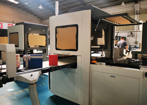 Steifer Schuhkarton-klebende Papiermaschine, die Maschine für steife Kasten-Produktion in Position bringt