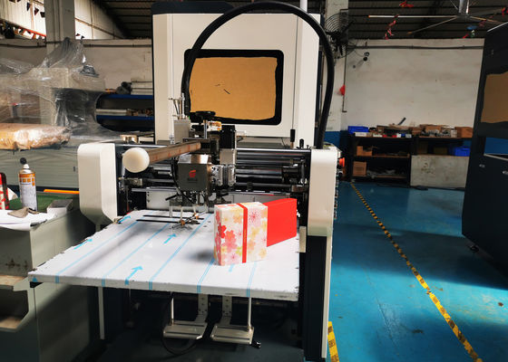Papierkasten der Geschenk-klebender Maschinen-ISO9001, der das Kleben für steifen Kasten in Position bringt