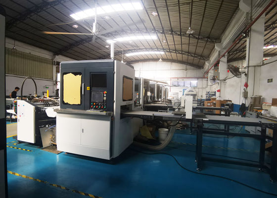 Luxusschuhkarton, der Maschine L5981XW3182XH2103mm mit dem Kleben der Positionierung herstellt