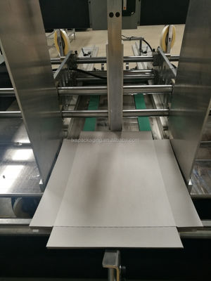Automatisches Plastikband für die Kasten-Ecke, die Maschine für steifen Kasten und spezielle Form-Kästen klebt