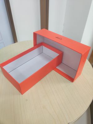 Automatische Zuführmaschine zur Zuführung von Papier und Kleber für die Herstellung starrer Kisten